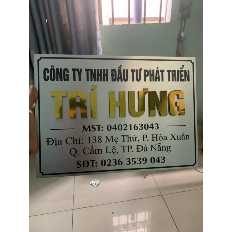Bảng. Biển Công Ty alcorest Trắng xước, in uv, logo nổi tuỳ chọn. Sang trọng tinh tế