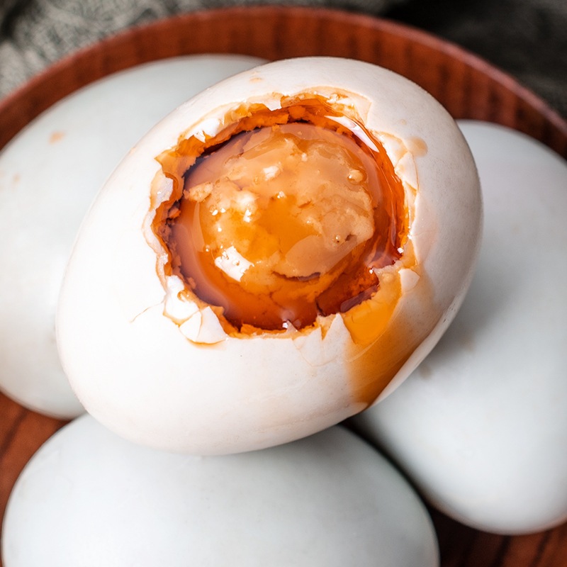 (Mua 10 Tặng 2) Trứng Vịt Biển Muối Tươm Dầu (60g/Quả) - Trứng Muối Bắc Hải Ăn Liền, Lòng Đỏ Đỏ Au Vị Béo Ngậy Luka Food