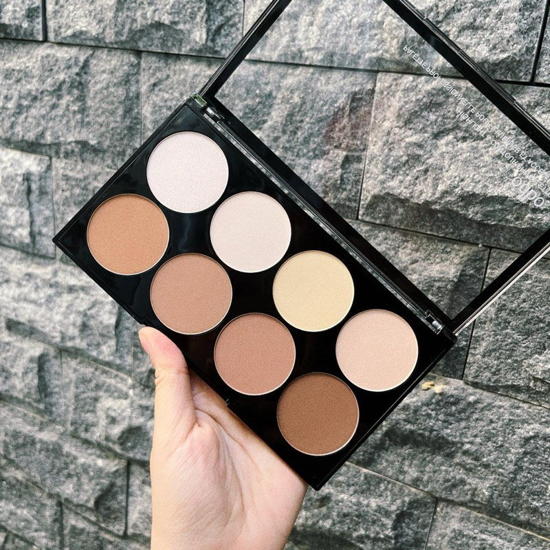 Bảng khối 8 ô Odbo OD138, giúp khuôn mặt góc cạnh sau khi make up.