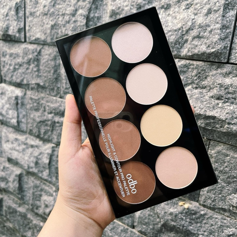 Bảng khối 8 ô Odbo OD138, giúp khuôn mặt góc cạnh sau khi make up.