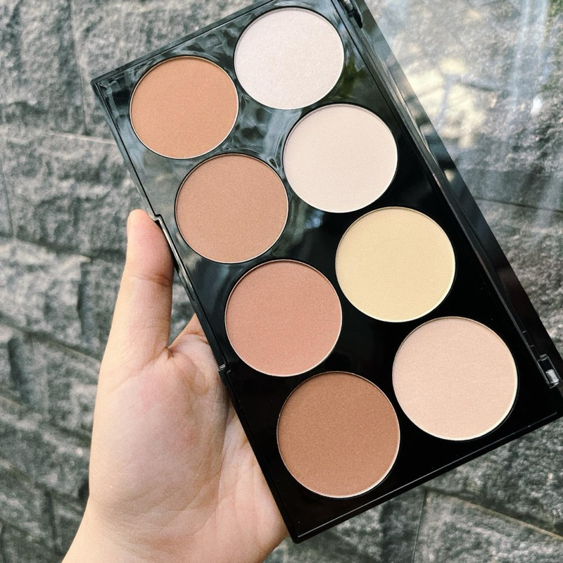 Bảng khối 8 ô Odbo OD138, giúp khuôn mặt góc cạnh sau khi make up.