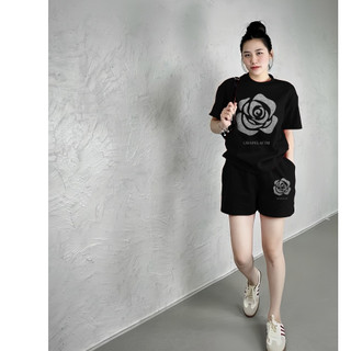 Bộ Áo Phông Nữ Chepol Cao Cấp, Form Rộng, In Hoa, Cổ Tròn, Phối Chân Váy, Chất Cotton ( Áo Thun Đen + Quần Đùi )CP_x5391