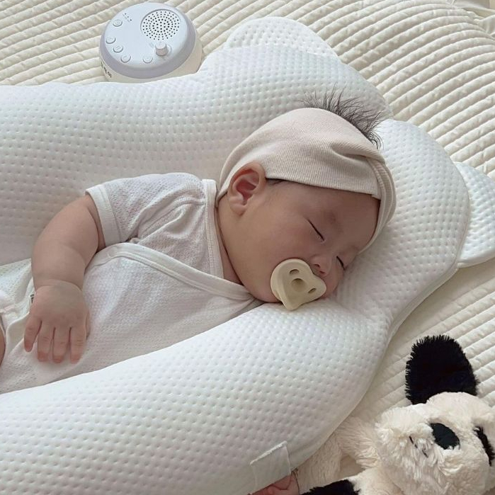 Ảnh Moyuum Núm ti silicone cho bé, tặng kèm hộp đựng tiện lợi 4
