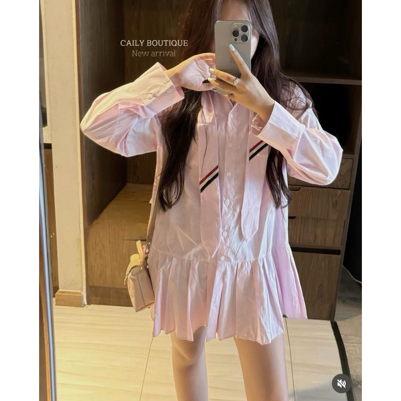 MIU.STUDIO | Đầm xuông sơmi dáng babydoll dài tay phối sọc trắng thiết kế chân dập ly ngắn xoè kèm dây style trẻ trung