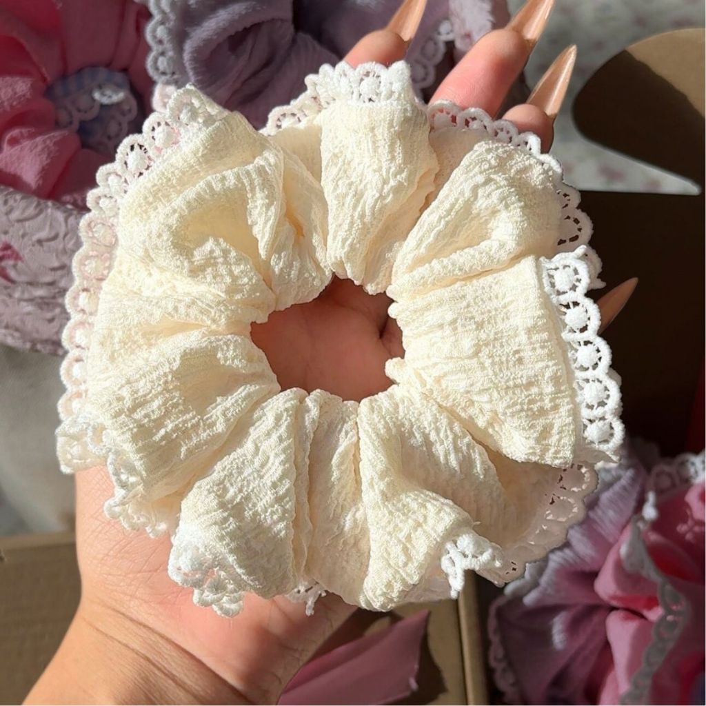 Set Combo HỘP 5 Scrunchies Dây Cột Tóc Vải Xốp Phối Ren Dễ Thương - Tặng hộp ruy băng