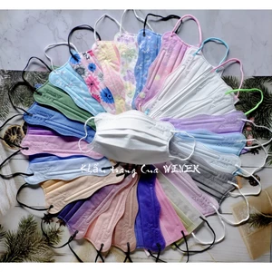Khẩu trang WINER CUA OMBRE Đa sắc, 4 lớp, mix đồ thoải mái.