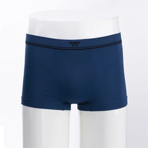 Quần sịp nam Aristino ABX068 dáng Boxer, quần lót không đường may cạp liền chất liệu Poliamide nhẹ mát, co giãn đến 85kg