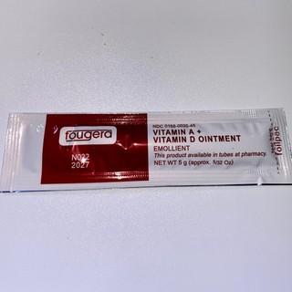 -Dưỡng Vitamin AD Dùng Sau Xăm Giúp Dưỡng Ẩm Hỗ trợ bong đều màu và hạn chế khô da sau xăm