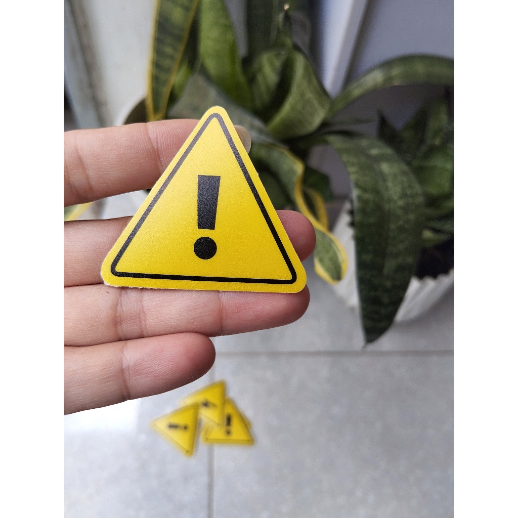 Tem cảnh báo. Cẩn thận nguy hiểm, chú ý có điện, chú ý nguy hiểm. Biển báo decal chống nước