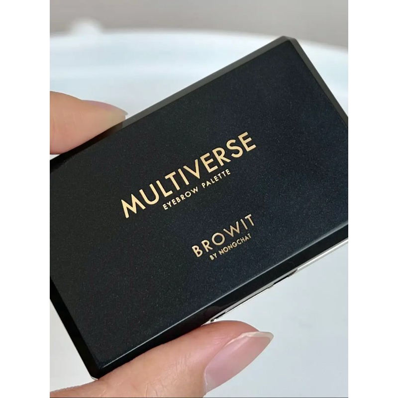 Bột mày Nongchat 4 ô Multiverse eyebrow palete, sản phẩm chống nước và mồ hôi, giúp lông mày luôn sắc sảo.