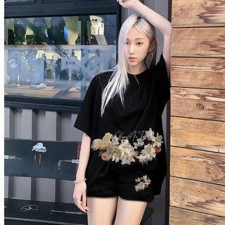 Bộ Áo Phông Nữ Chepol Cao Cấp, Form Rộng, In Hoa, Cổ Tròn, Phối Quần Đùi, Chất Cotton (Áo Thun Đen + Quần Đùi )-CP_x2814