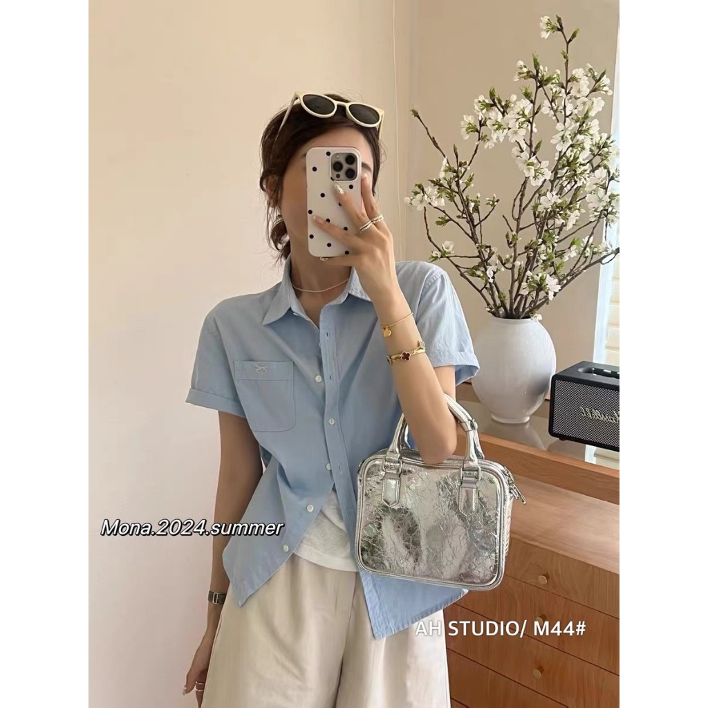 Áo Sơ Mi Nữ Cộc Tay Thêu Nơ Túi Chất Liệu Thô Mềm Mát - Sơ Mi Nữ Công Sở Dáng Rộng Thanh Lịch Trẻ Trung SM101
