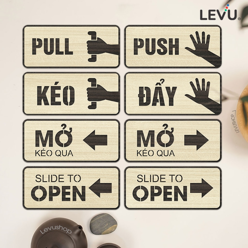 Bảng gỗ dán cửa slide to open có mũi tên chỉ hướng trái phải LEVU