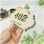 Biển số phòng cắt khắc theo yêu cầu gắn cửa khách sạn bằng gỗ, bảng số phòng home stay