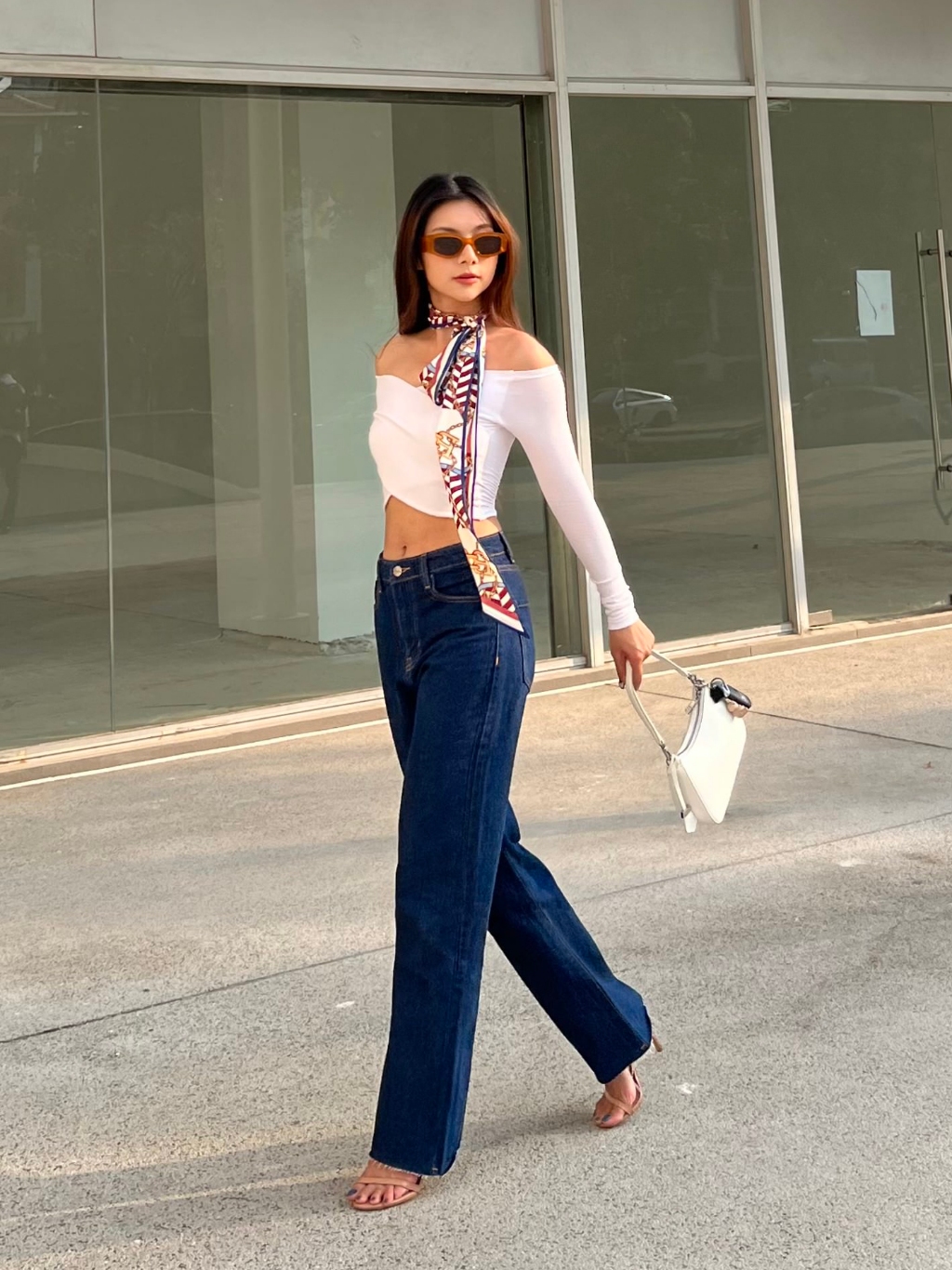 Ảnh Quần jean nữ ống rộng lưng cao Aaa Jeans 4