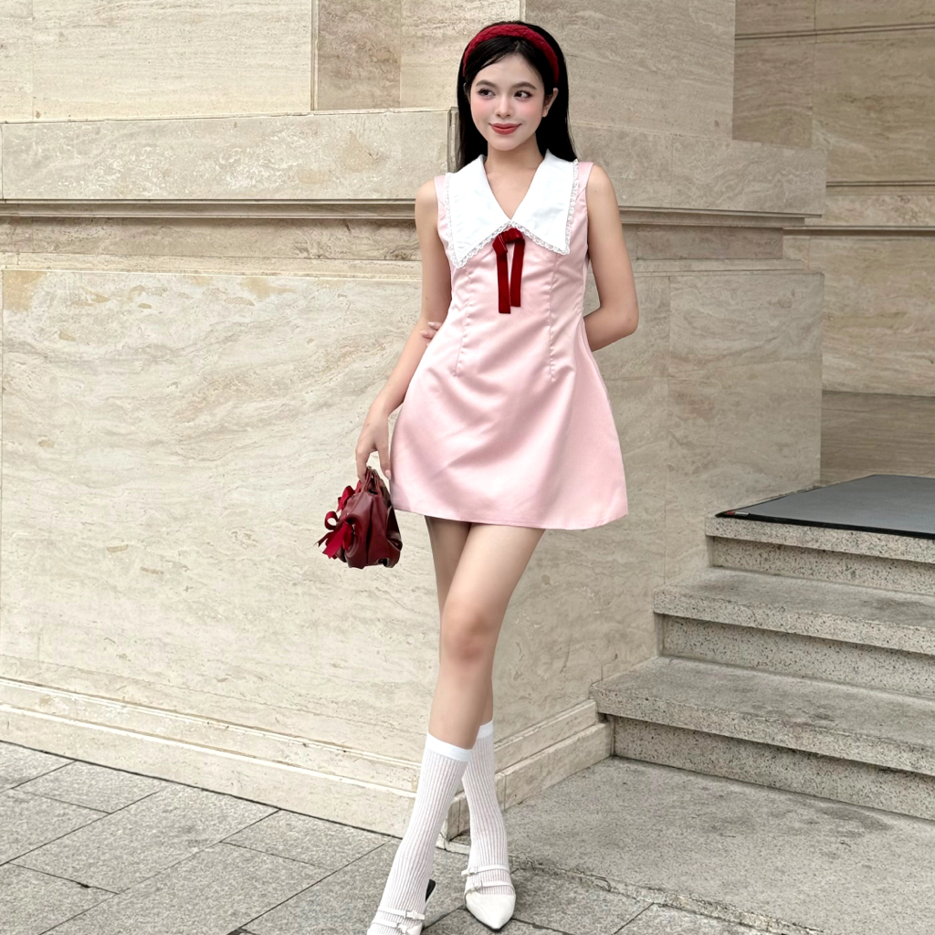 Ảnh Đầm sát nách màu hồng phối cổ sơ mi viền ren đính nơ dáng ngắn SERENA - Simple Twist 2
