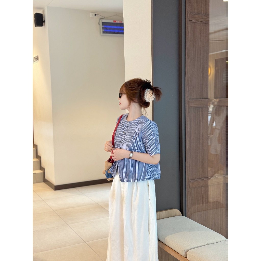 Áo Sơ Mi Kẻ Ngắn Tay Nữ Dáng Lửng Cổ Tròn Chất Thô Mềm Trẻ Trung Nữ Tính - Sơ Mi Công Sở Nữ SM38, Kẻ Xanh Đậm