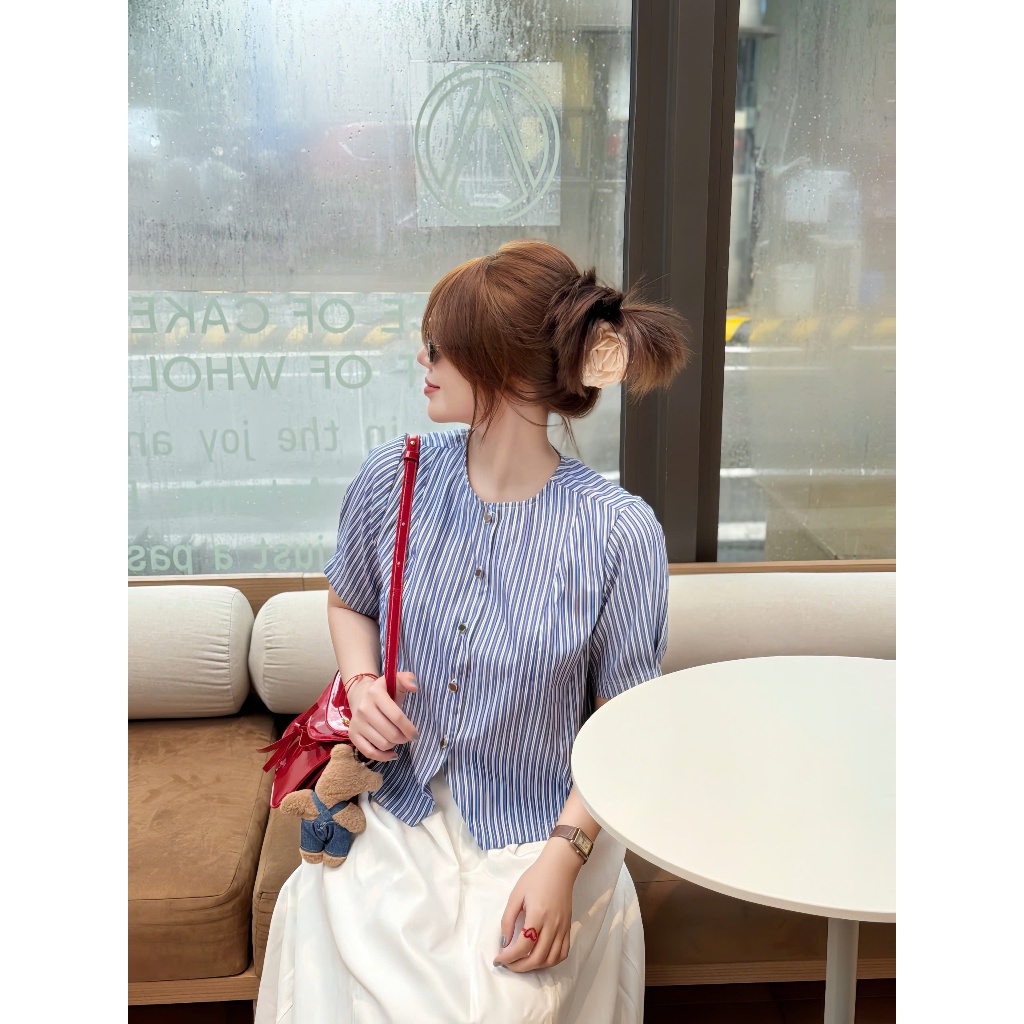 Áo Sơ Mi Kẻ Ngắn Tay Nữ Dáng Lửng Cổ Tròn Chất Thô Mềm Trẻ Trung Nữ Tính - Sơ Mi Công Sở Nữ SM38, Kẻ Xanh Đậm