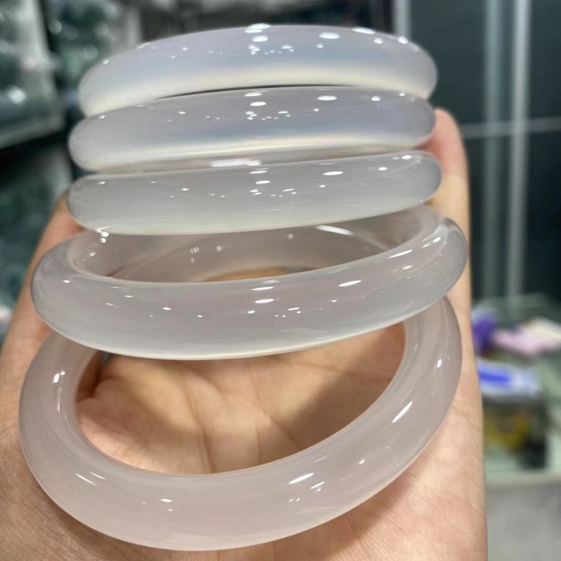 Ảnh Vòng Mã Não Trắng Bạch Nguyệt Quang Độ Sáng 4A Bản Hẹ Tinh Tế, Lắc Tay Phong Thủy - Ngọc Trai Trường Thịnh 1