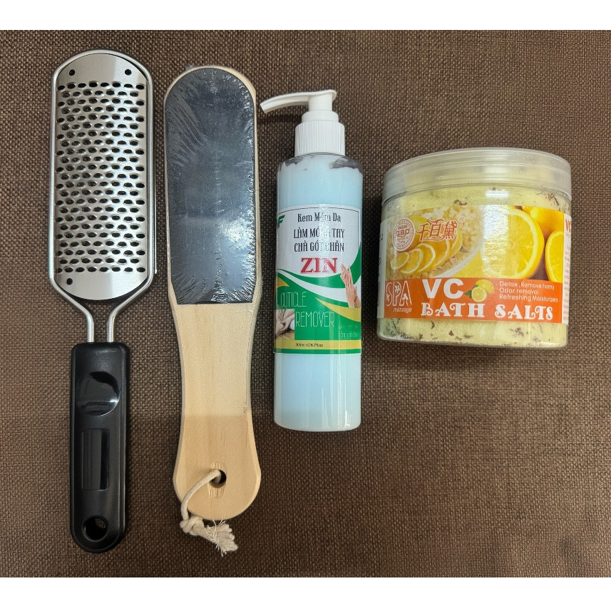 [Sản phẩm mới] Bộ 4 món chà gót chân chuyên dụng (cây chà bằng inox + chà mịn + muối ngâm chân + kem làm mềm da)