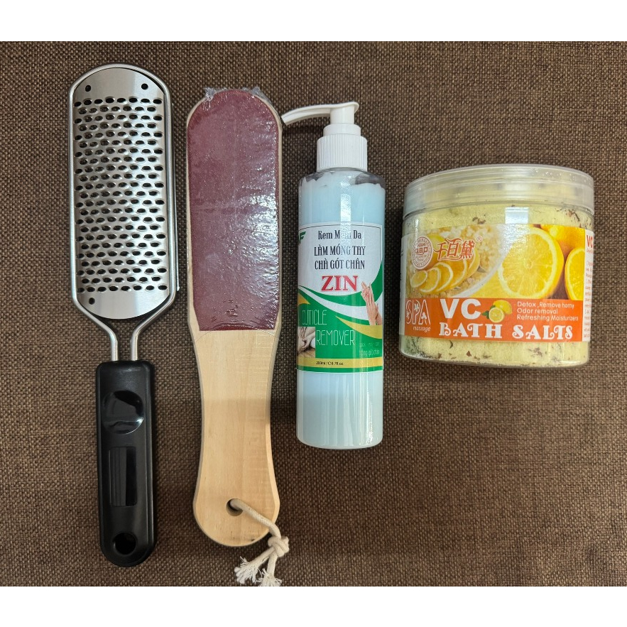 [Sản phẩm mới] Bộ 4 món chà gót chân chuyên dụng (cây chà bằng inox + chà mịn + muối ngâm chân + kem làm mềm da)