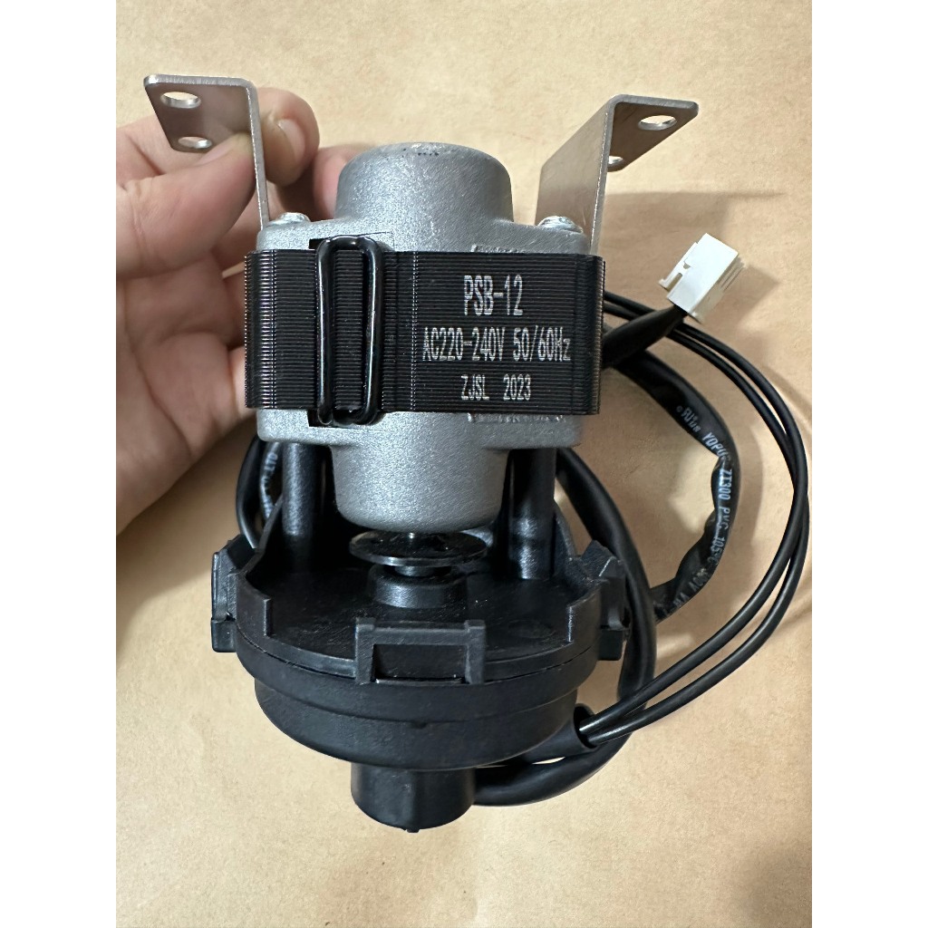 Bơm thoát nước máy lạnh âm trần 220V