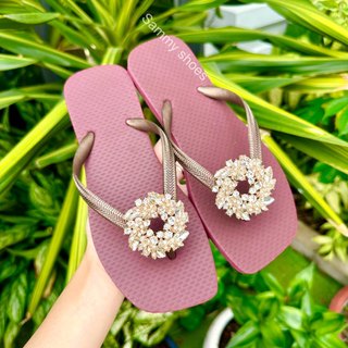 [Mũi Vuông-Nguyệt quế Trắng kim loại] DÉP XỎ NGÓN NỮ GẮN CHARM NGUYỆT QUẾ TRẮNG KIM LOẠI(SẮT) MIX 18 MÀU ĐẾ CAO SU