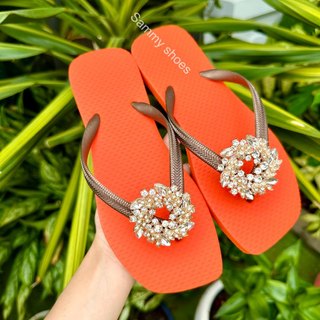 [Mũi Vuông-Nguyệt quế Trắng kim loại] DÉP XỎ NGÓN NỮ GẮN CHARM NGUYỆT QUẾ TRẮNG KIM LOẠI(SẮT) MIX 18 MÀU ĐẾ CAO SU