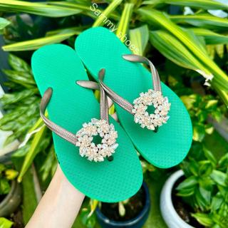[Mũi Tròn-Nguyệt quế trắng kim loại] DÉP XỎ NGÓN NỮ GẮN CHARM NGUYỆT QUẾ TRẮNG KIM LOẠI(SẮT) MIX 18 MÀU ĐẾ CAO SU ÊM ÁI