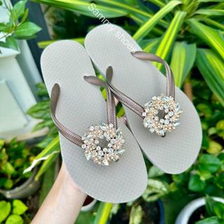 [Mũi Tròn-Nguyệt quế trắng kim loại] DÉP XỎ NGÓN NỮ GẮN CHARM NGUYỆT QUẾ TRẮNG KIM LOẠI(SẮT) MIX 18 MÀU ĐẾ CAO SU ÊM ÁI