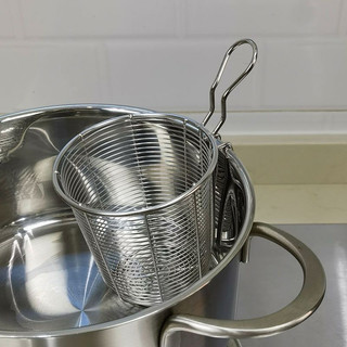 Giỏ lẩu inox vô cùng tiện lợi,đảm bảo vệ sinh an toàn