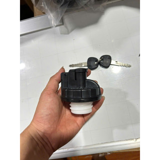 Nắp dầu xe tải HYUNDAI khóa nắp đậy. Nắp bình dầu xoáy ren.