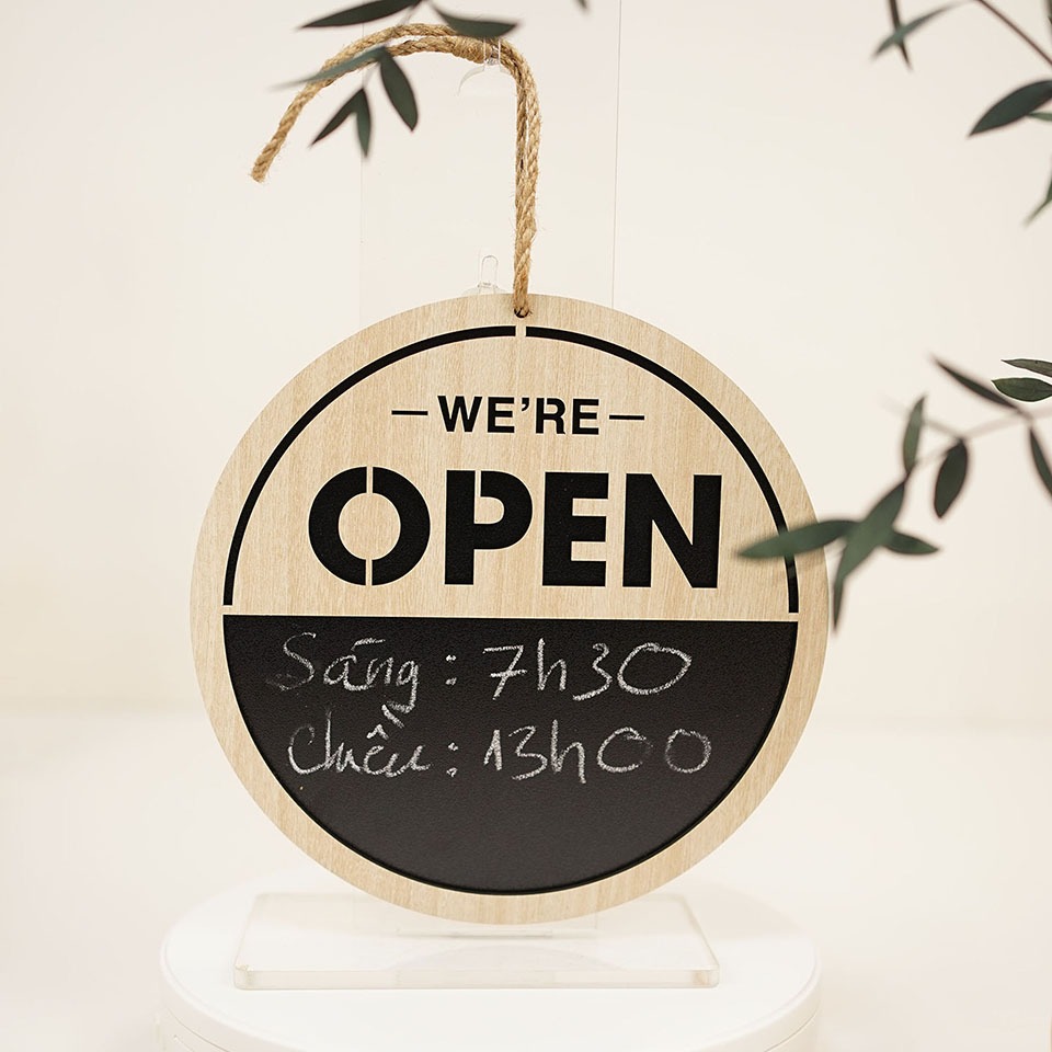 Bảng gỗ treo 2 mặt Open Closed trang trí giờ đóng mở cửa quán LEVU-BG36