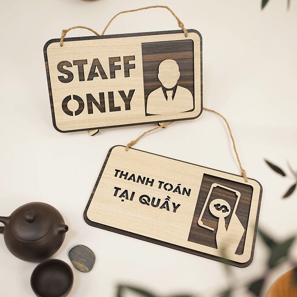 Bảng gỗ decor quán staff only, bảng treo thanh toán tại quầy thiết kế mới