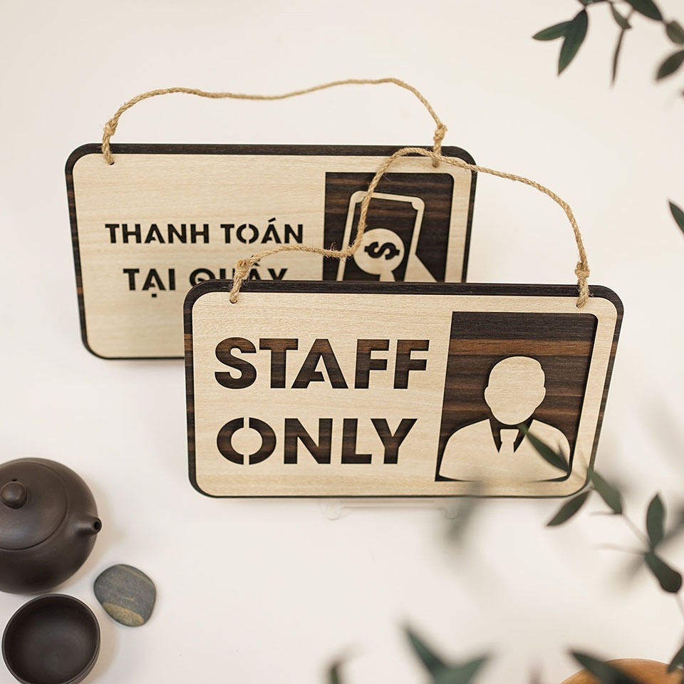 Bảng gỗ decor quán staff only, bảng treo thanh toán tại quầy thiết kế mới