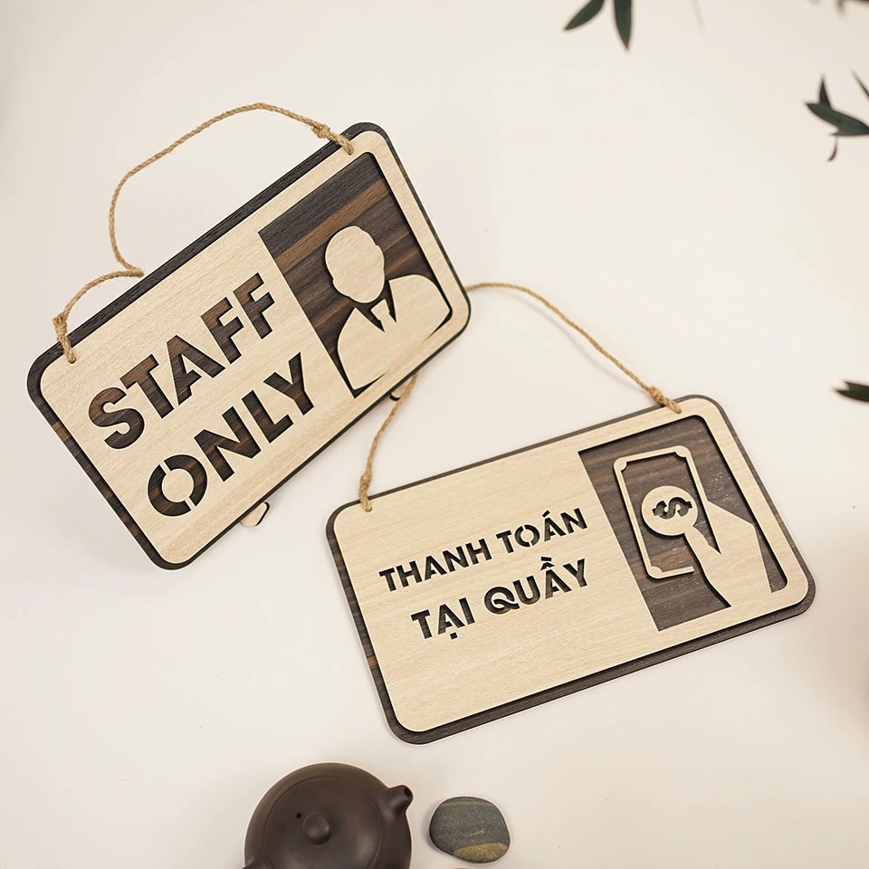 Bảng gỗ decor quán staff only, bảng treo thanh toán tại quầy thiết kế mới