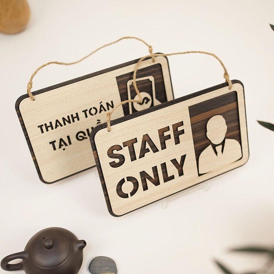Bảng gỗ decor quán staff only, bảng treo thanh toán tại quầy thiết kế mới