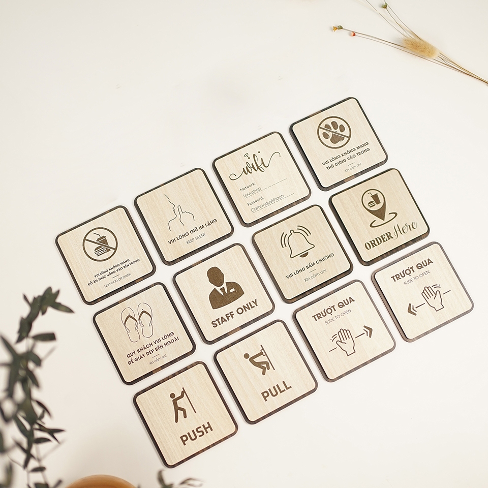 Biển báo cấm, bảng chỉ dẫn bằng gỗ decor dán cửa trang trí quán có sẵn keo 10x10cm