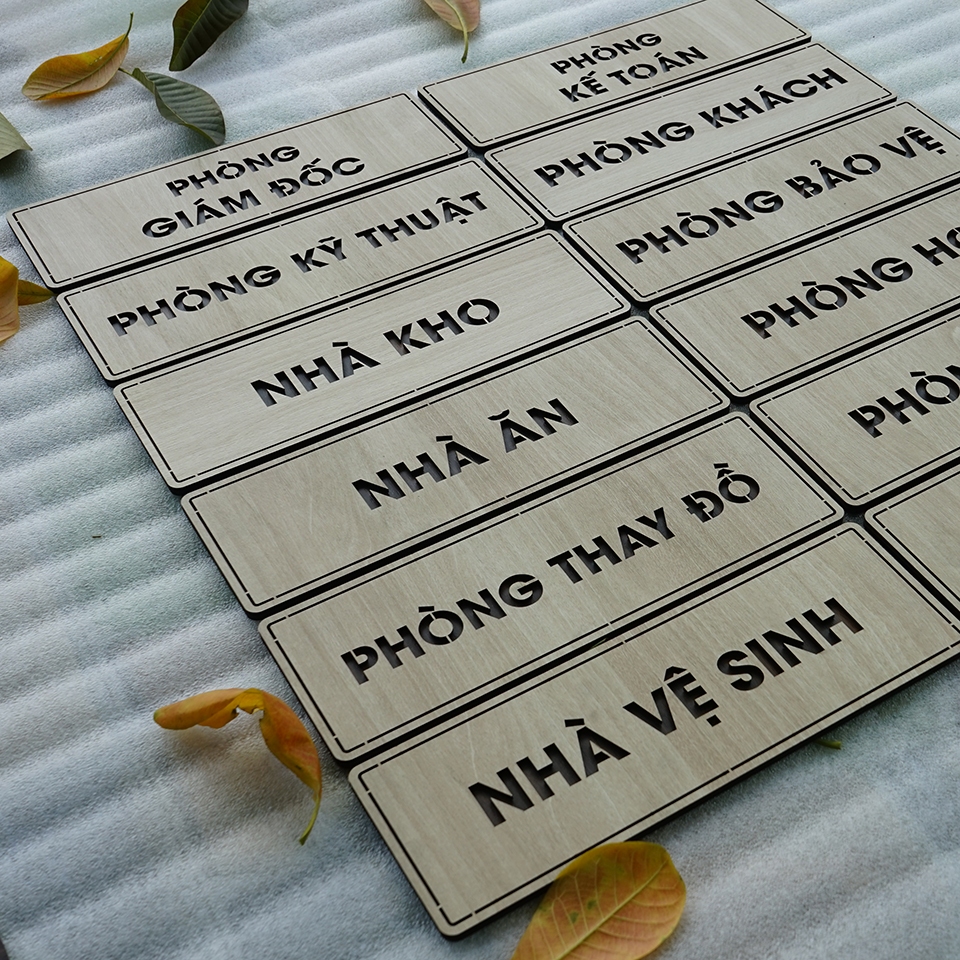 12 Mẫu bảng gỗ tên phòng dán cửa giá rẻ có sẵn keo dán tường