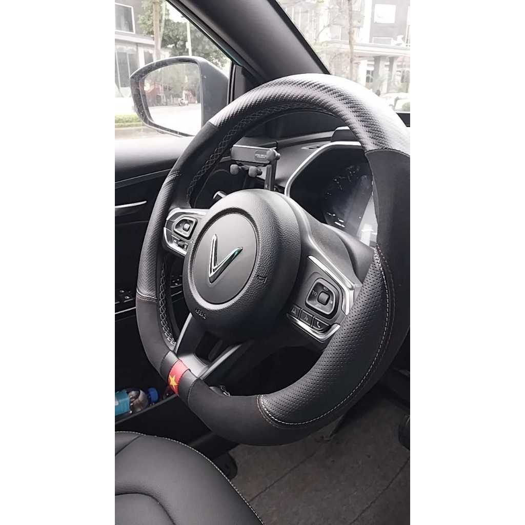 Bọc Vô Lăng DCUT cờ Việt Nam xe Vinfast VF5,LIMO GREEN, VFE34,VF8,VF9,XL7,ERTIGA,SWIFT,SELTOS,SONET,ELANTRA SPORT,ALMERA