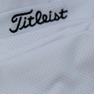 Áo Golf polo Titleist màu trắng trơn, vải polyester , spandex thiết kế lỗ thoáng khí làm mát nhanh