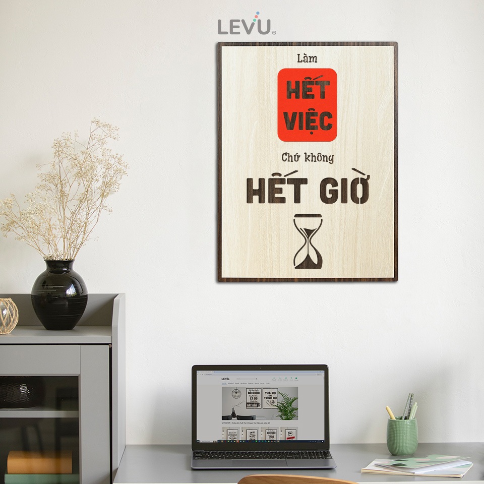 Tranh treo tường gỗ LEVU119: Làm hết việc chứ không hết giờ