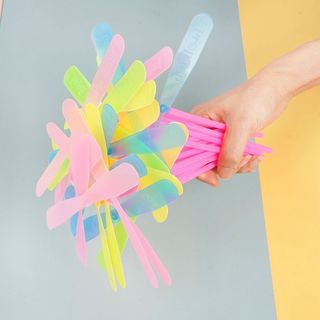 Set 10 Chong Chóng Bay Bằng Nhựa Nhiều Màu Sắc Xoay Tay Trò Chơi Tuổi Thơ Vui Nhộn 89048