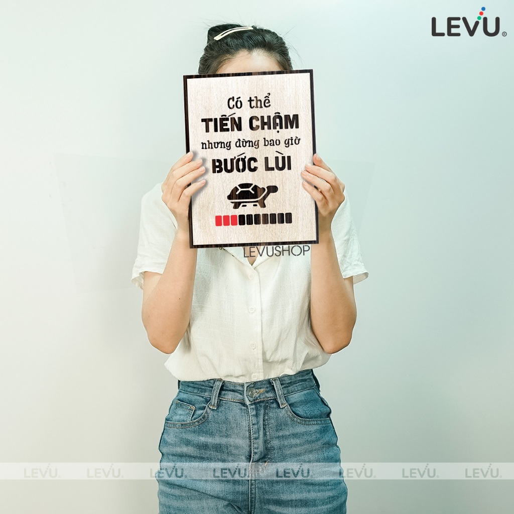 Tranh Caption ý nghĩa LEVU077: Chỉ có thể tiến chậm chứ đừng bao giờ bước lùi
