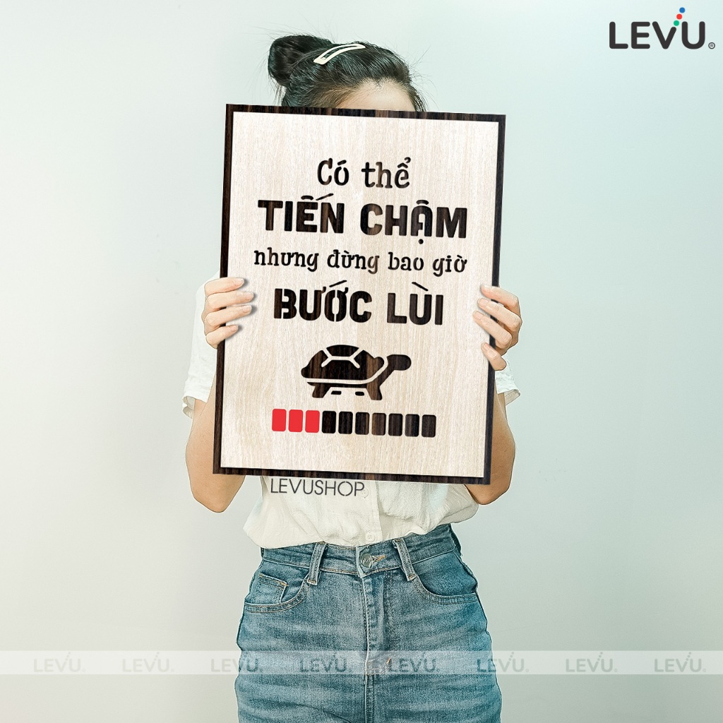 Tranh Caption ý nghĩa LEVU077: Chỉ có thể tiến chậm chứ đừng bao giờ bước lùi