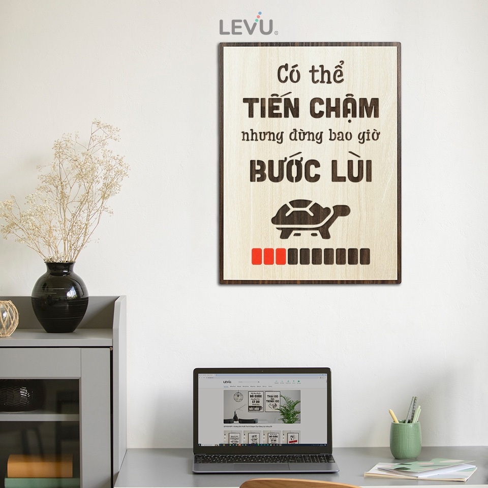 Tranh Caption ý nghĩa LEVU077: Chỉ có thể tiến chậm chứ đừng bao giờ bước lùi