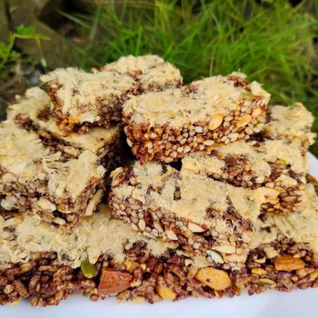 Bánh Gạo Lứt Mix Hạt Phủ Chà Bông - Xưởng Hạt Dinh Dưỡng Bảo Tâm