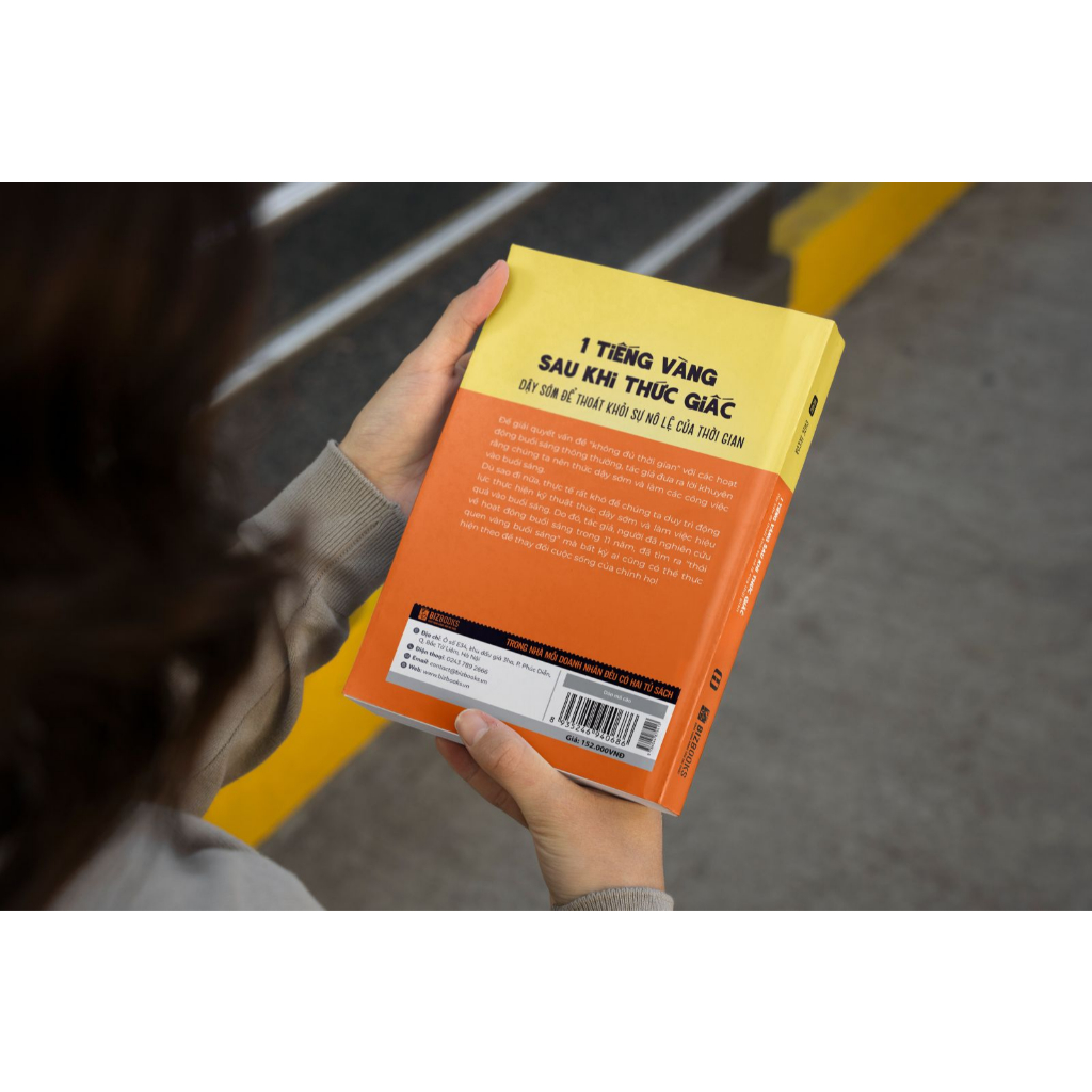 Sách 1 Tiếng Vàng Sau Khi Thức Giấc: Dậy Sớm Để Thoát Khỏi Sự Nô Lệ Của Thời Gian - Bizbooks