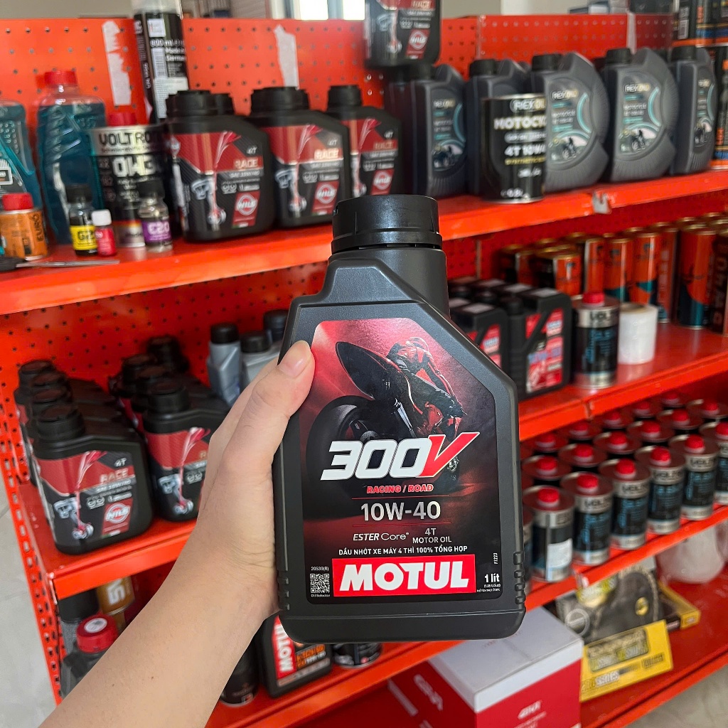 Dầu Nhớt Motul 300V 10W40 Tổng Hợp Ester Hàng Việt Nam Tặng Súc Động Cơ Và Phụ Gia Nhớt Mới