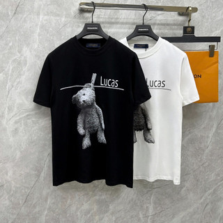 Áo Phông Cổ Tròn Nam Nữ Đẹp Phối Họa Tiết Gấu Treo Lucas Sành Điệu,Chất Liệu Cotton Mềm Mịn Thấm Hút Mồ Hôi Cực Tốt